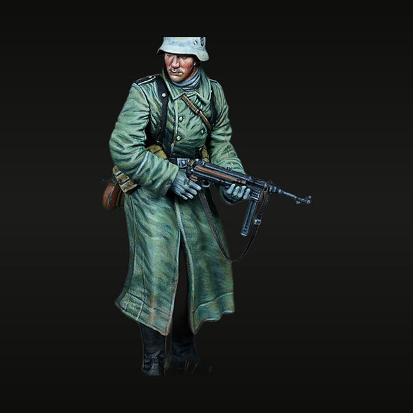 WWII German Wehrmacht Soldier MP40 Winter Overcoat 1/35 Resin Figure Kit