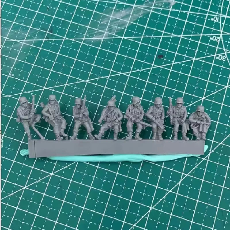 WWII Infantry Squad Standing Combat Poses 1/72 Resin Figure Kit - resin model view 2
