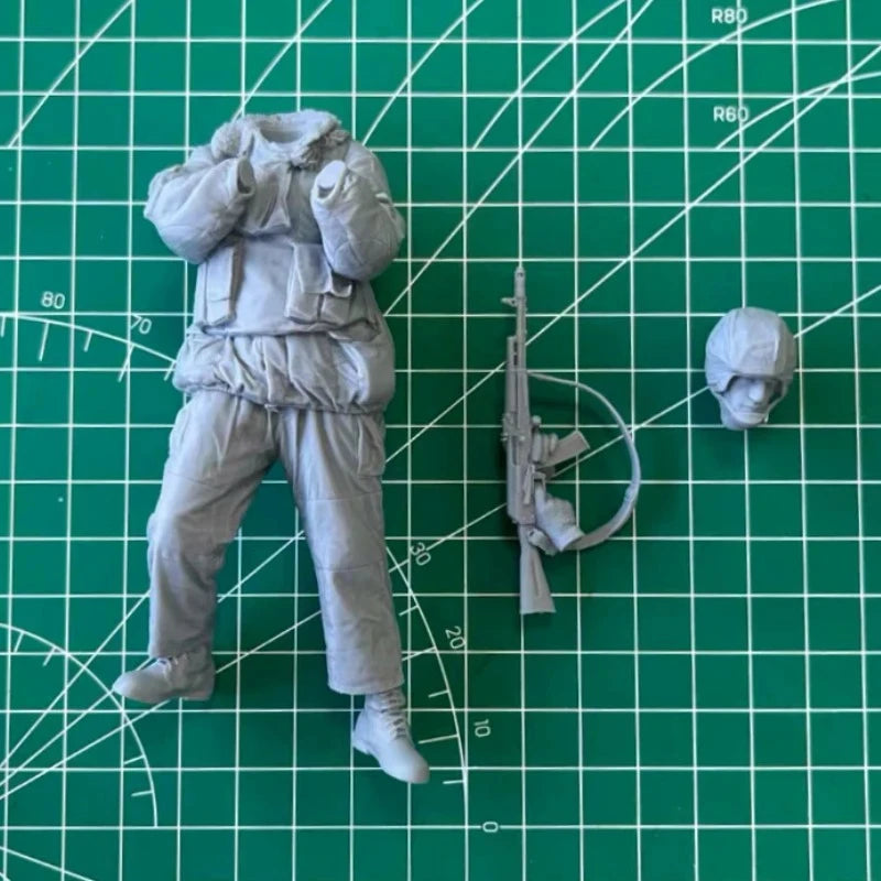 1/16 Scale Die-Cast Resin Figure Model Kit Russian Troops Shooting (No Truck) Unassembled and Unpainted