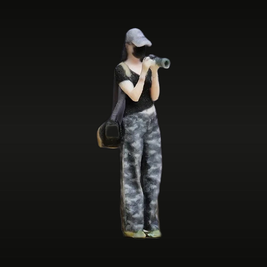 Female Photographer with Camera 1/64 Resin Figure - unpainted resin model kit