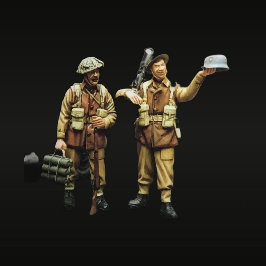 WWII German Afrika Korps Set of 2 with Kar98k Rifle 1/35 Resin Figure Kit - unpainted resin model kit