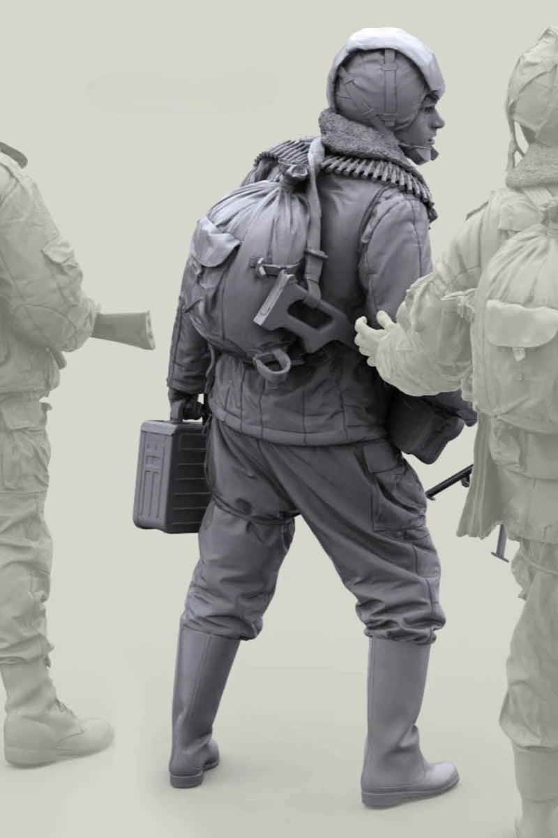 Modern Russian Soldier with Body Armor and Rifle 1/16 Resin Figure Kit - resin model view 4