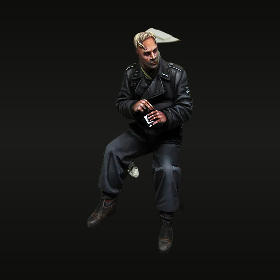 WWII German Panzer Officer Smoking with Cigarette 1/35 Resin Figure Kit - unpainted resin model kit