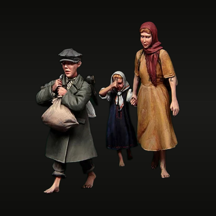 1/35 WWII Soviet Civilian Family (Resin, 3 Figures) - unpainted resin model kit