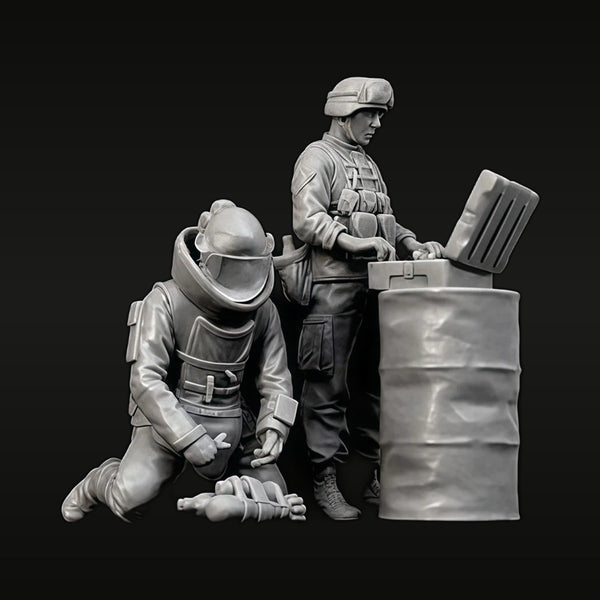 Modern EOD Team with Bomb Suit 1/35 Resin Figure Diorama Set