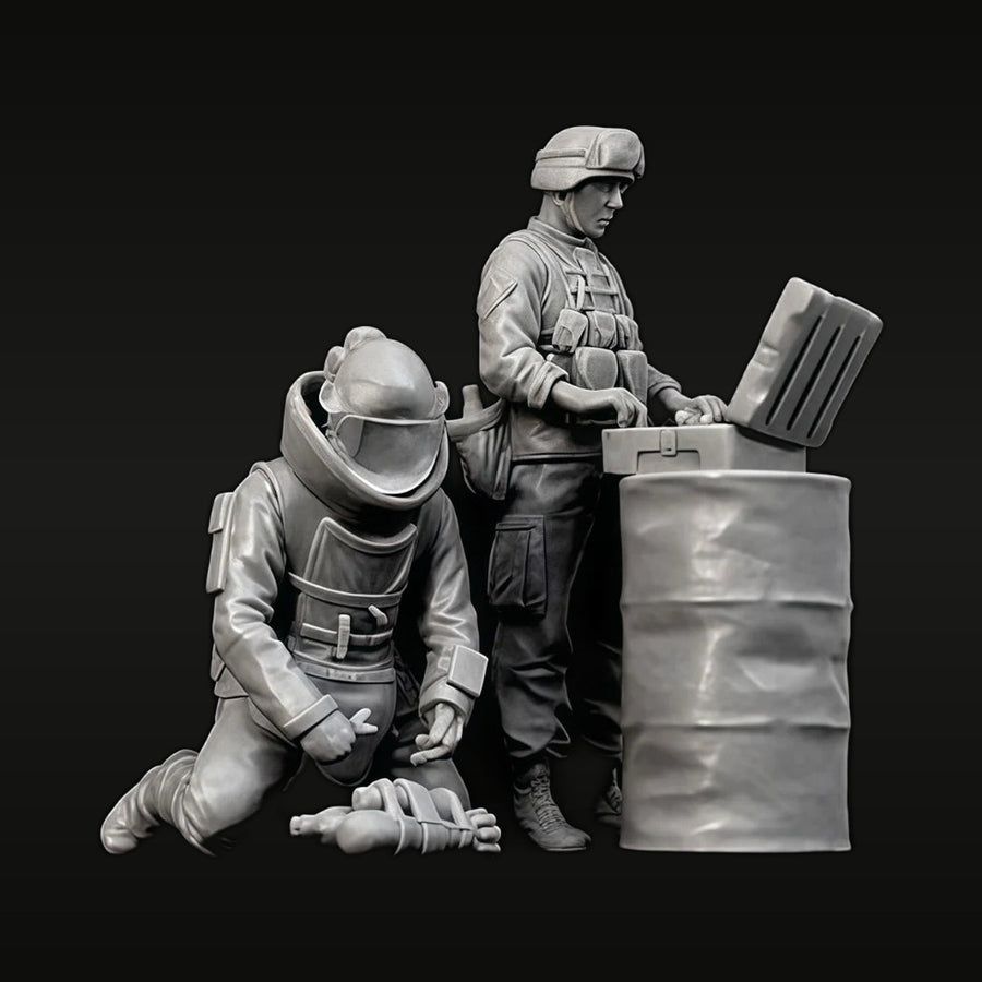Modern EOD Team with Bomb Suit 1/35 Resin Figure Diorama Set - unpainted resin model kit