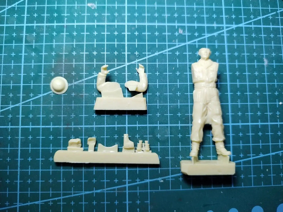 1/35 Resin Model Figure Gk，British Soldier , Unassembled and Unpainted Kit