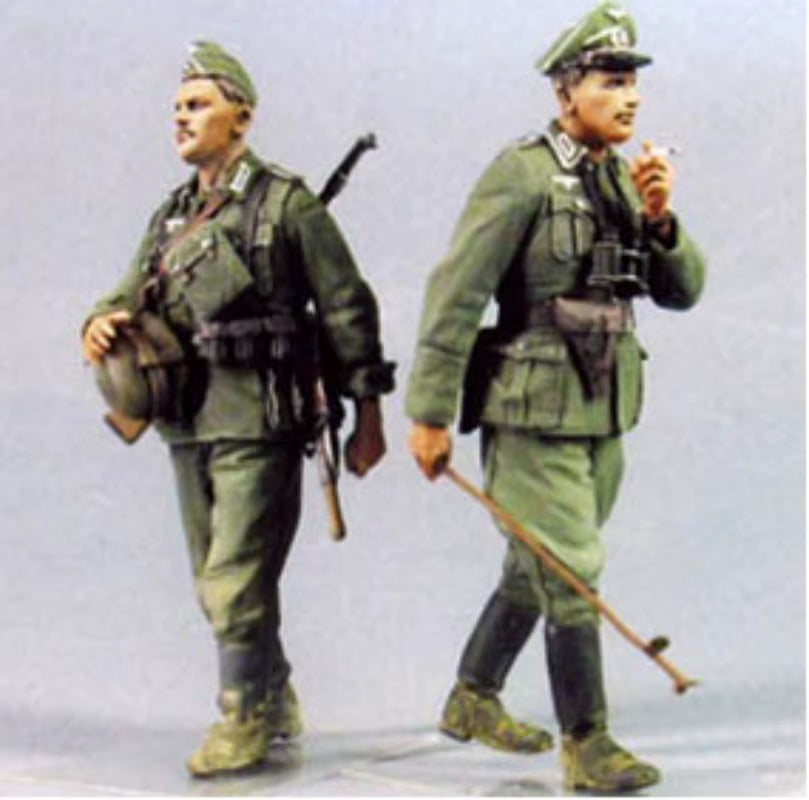 WWII German Officer & Infantryman with K98 Rifle 1/35 Resin Figure Set - resin model view 2