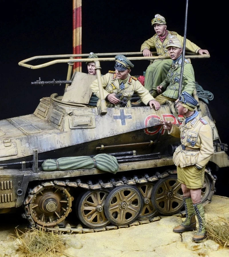 WWII Italian North Africa Tank Crew 5-Figure Set 1/35 Resin Kit - resin model view 2