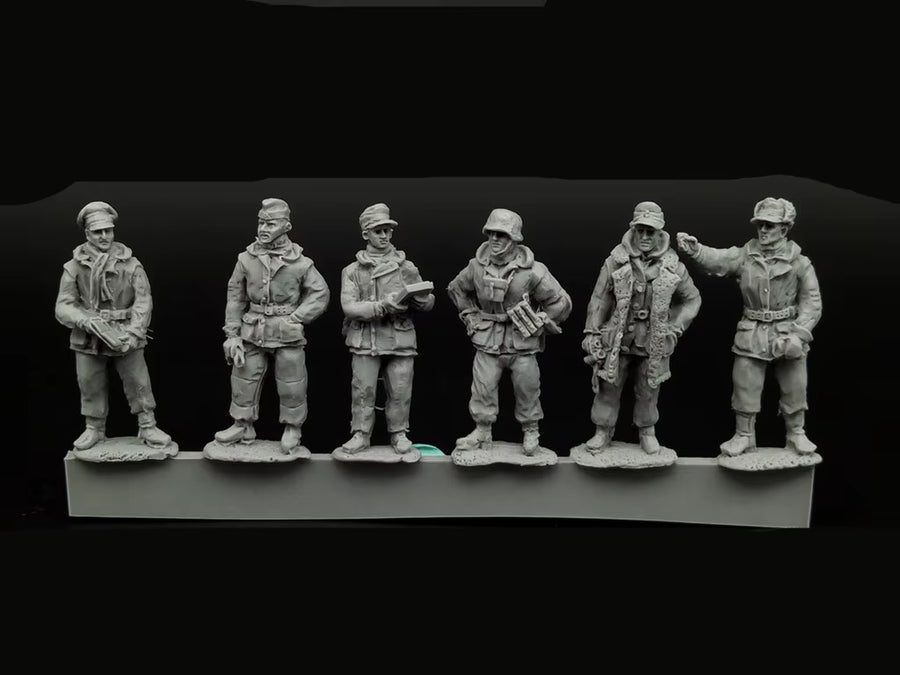 WWII German Winter Camo Squad Splinter & White 1/72 Resin Figure Set - resin model view 2