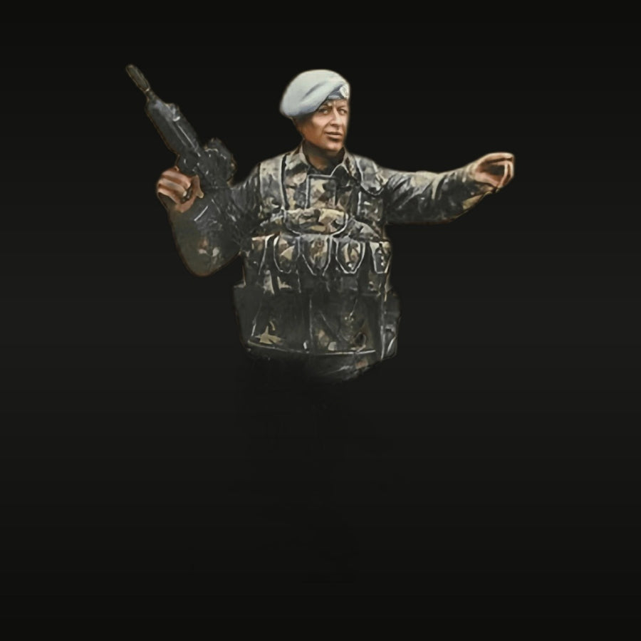 WWII German Paratrooper Officer with MP40 Giving Orders 1/35 Resin Figure Kit - unpainted resin model kit