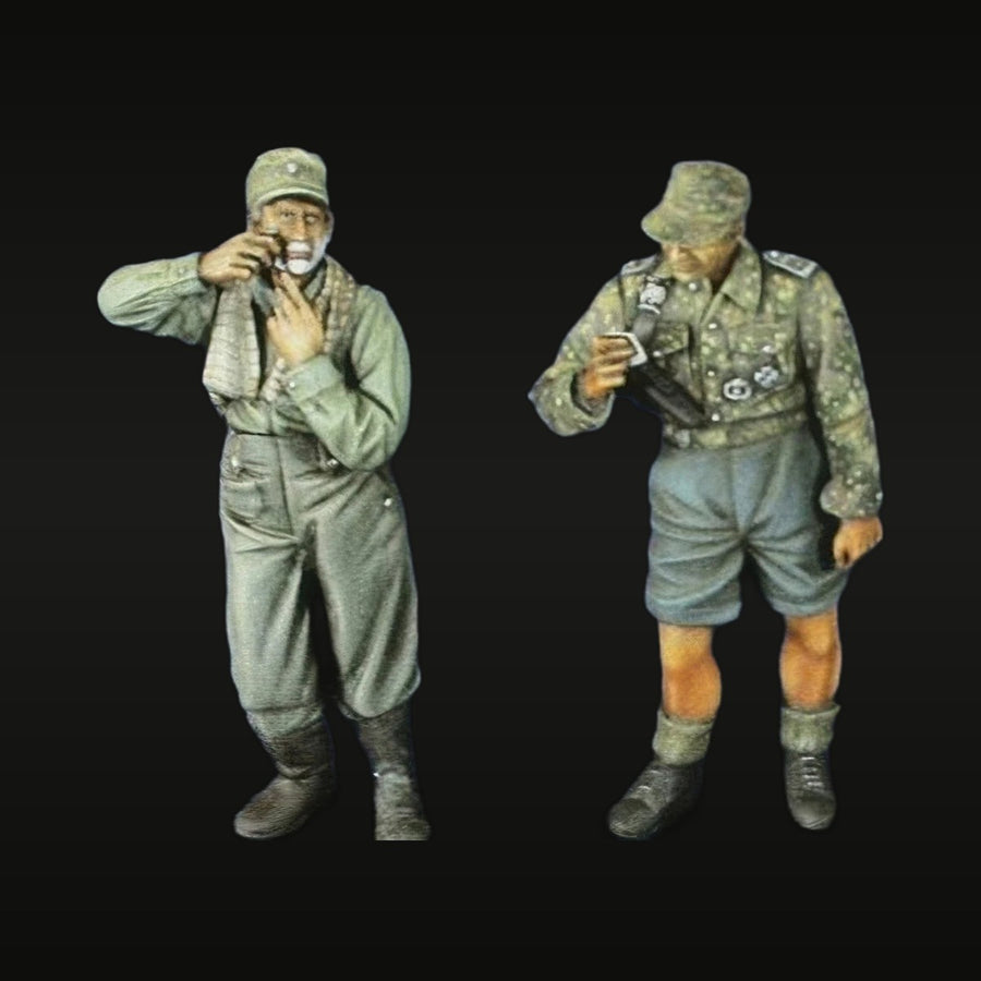 WWII German NCO & Soldier Relaxed Pose 2-Figure Set 1/35 Resin Kit - unpainted resin model kit