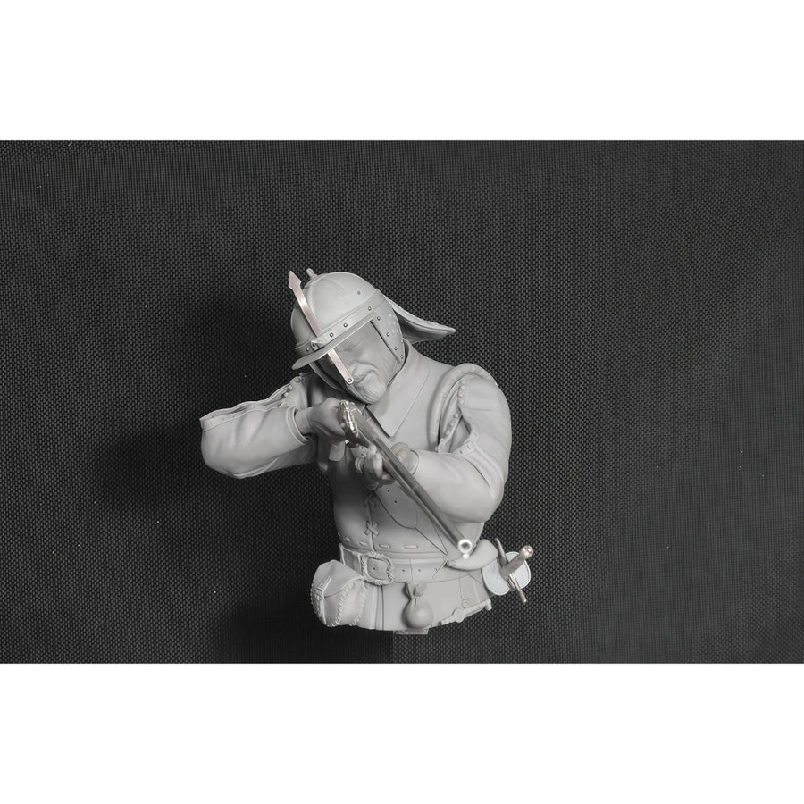 Renaissance European Soldier with Musket 1/10 Resin Bust Kit - resin model view 2