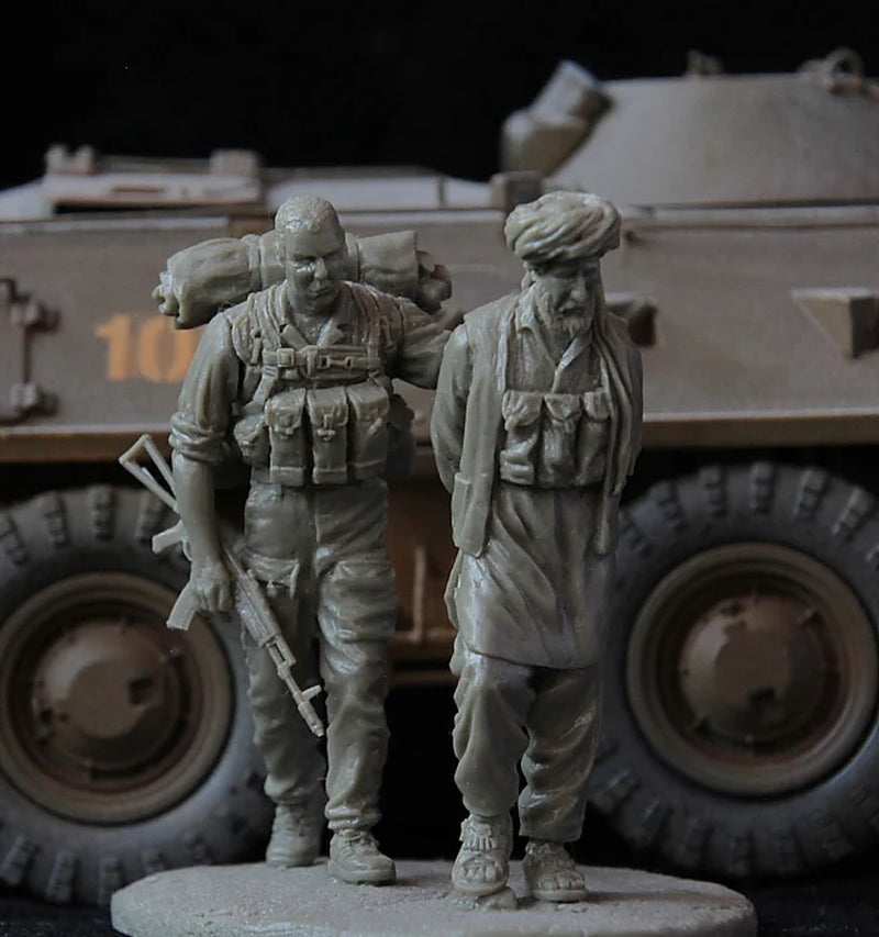 Modern US Special Forces with Detainee 1/35 Resin Figure Kit - resin model view 3