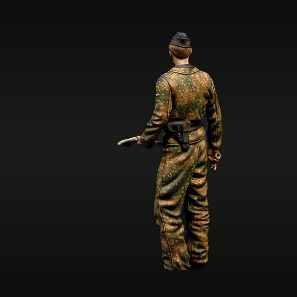 WWII German Waffen-SS Soldier with Stick Grenade Erbsenmuster 1/35 Resin Figure Kit