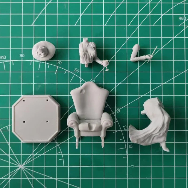 Elegant Villain Lady in Cowboy Hat 1/24 Resin Bust Kit - resin model view 5