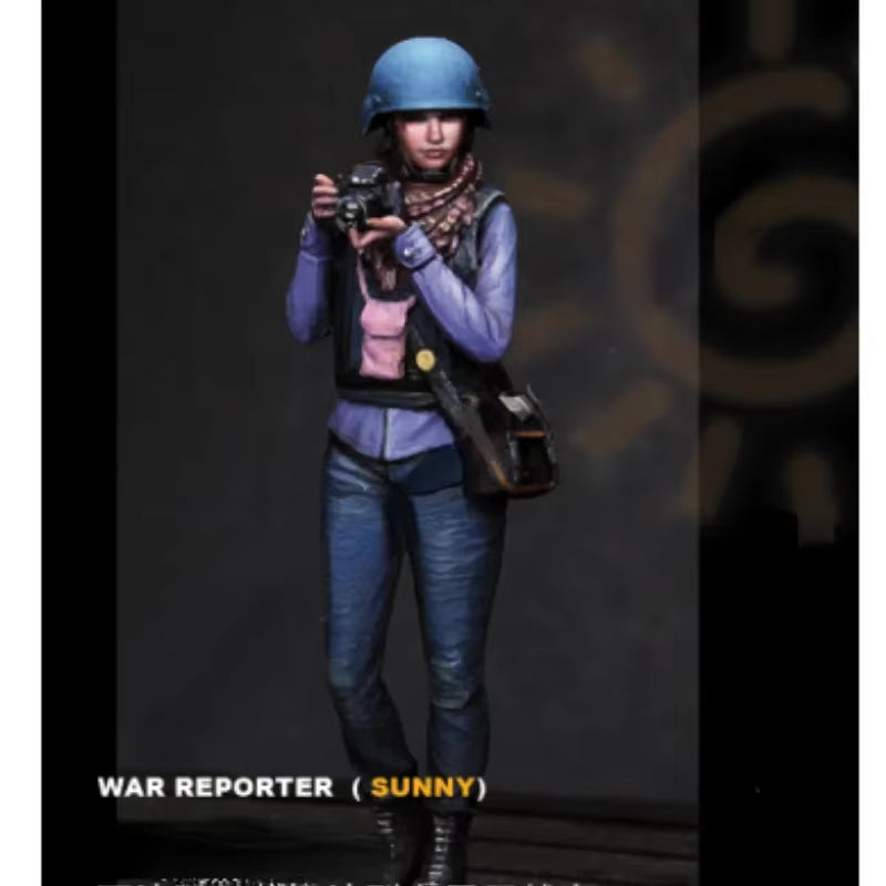 Female War Correspondent Sunny 1/35 Resin Figure Kit - resin model view 2