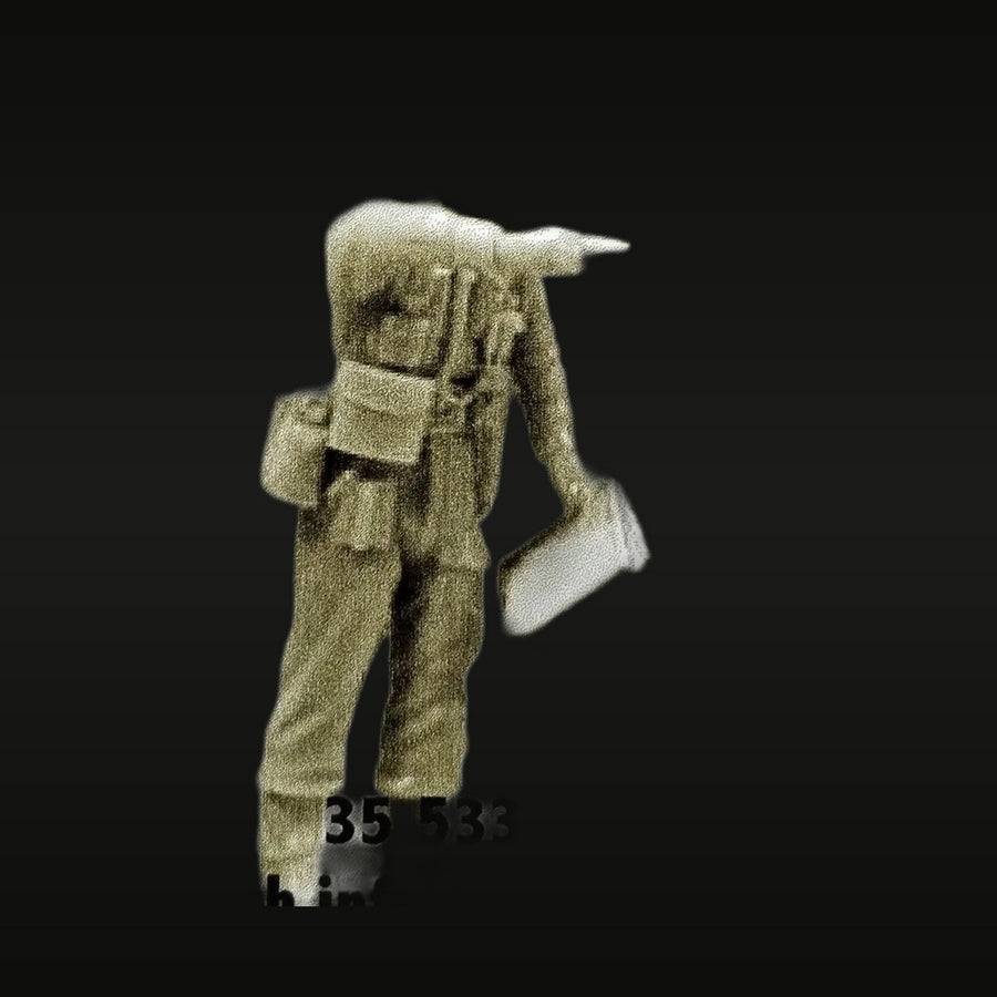 1/35 WWII British Infantry with Pack (Resin Figure) - unpainted resin model kit