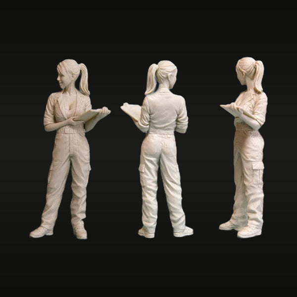 Ma.K. Female Mechanic B 1/20 Resin Figure Kit