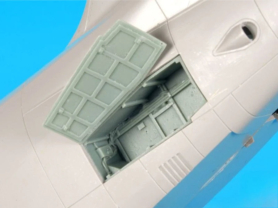 1/48 Aircraft Fuselage Section Set with Windows Resin Model Kit - resin model view 5