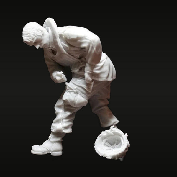 WWII US Airborne Soldier Grenade Throw 1/35 Resin Figure Kit