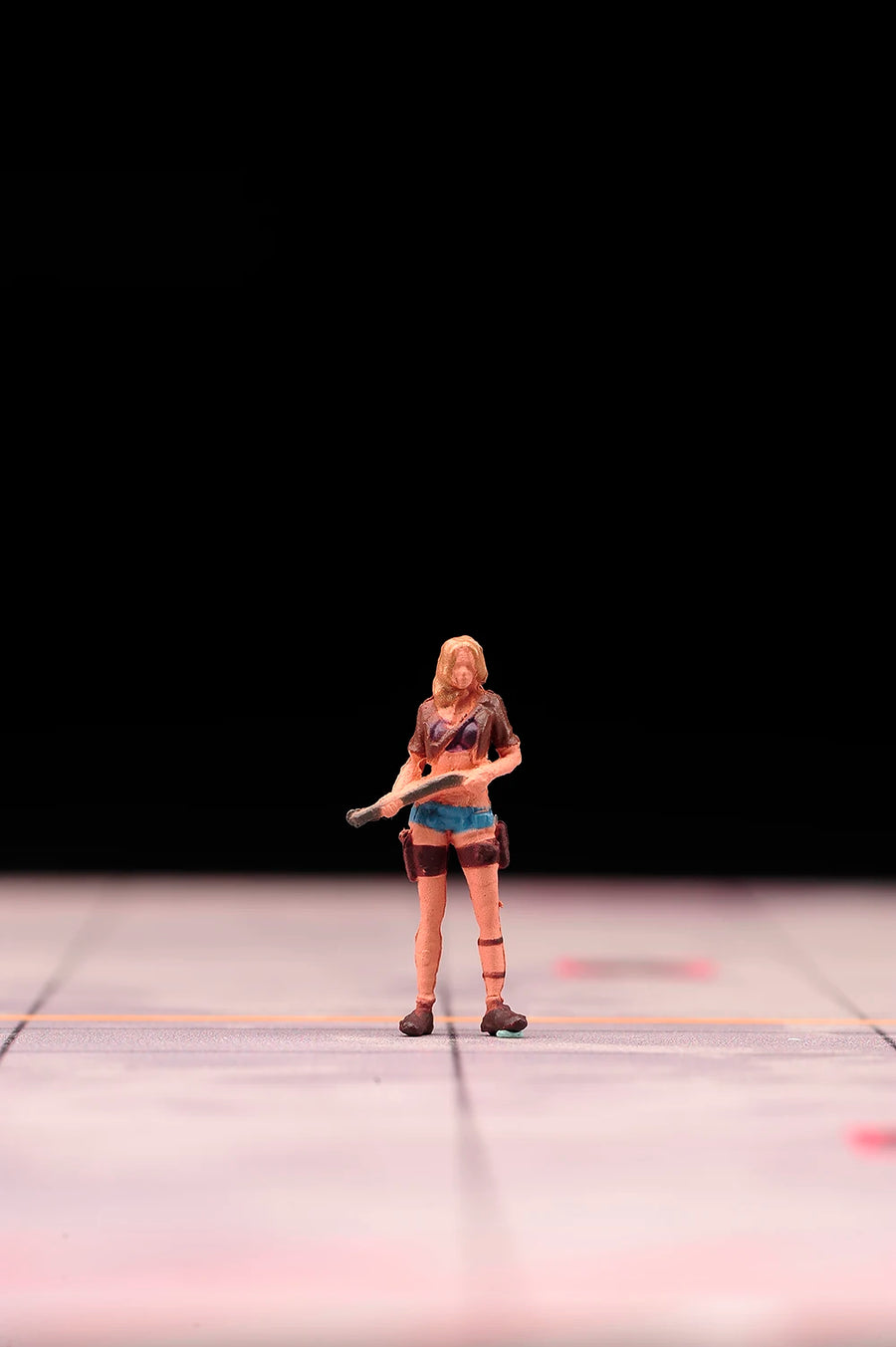 Painted Miniatures 1/64 Shotgun Girl Hunter Cool Punk Beauty with Dog Scene Figures Model for Cars Vehicles Toy