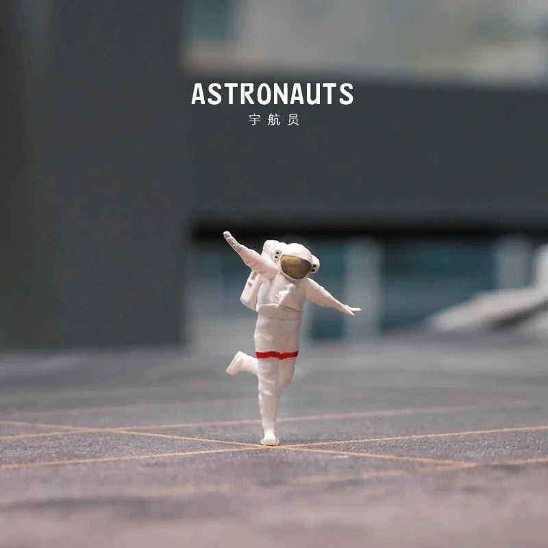 Astronaut in Spacesuit with Red Stripe Dynamic Pose 54mm Resin Figure Kit - resin model view 5