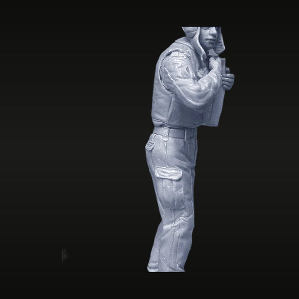 Modern Russian Soldier Mechanic with Toolbox 1/35 Resin Figure Kit