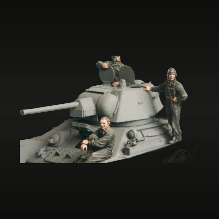 Soviet T-34/85 Tank Crew Set with 3 Figures 1943-1945 1/35 Resin Diorama Kit - unpainted resin model kit