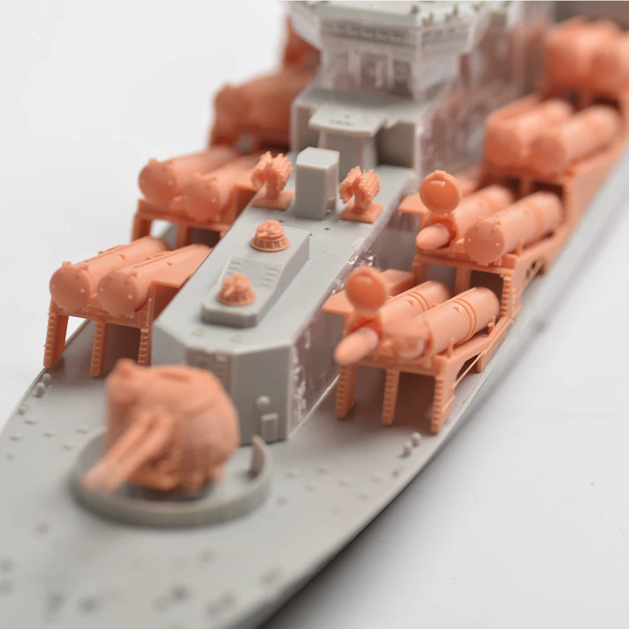 Moskva-Class Guided-Missile Cruiser 1/700 Resin Ship Kit - resin model view 4
