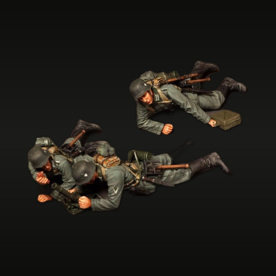 WWII German MG42 Machine Gun Team Prone 1/35 Resin Figure Set - unpainted resin model kit