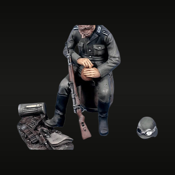 WWII German SS Panzer Soldier with K98 Rifle 1/35 Resin Figure Kit