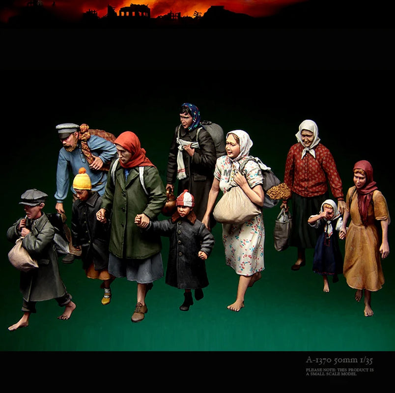 1/35 WWII Soviet Civilian Family (Resin, 3 Figures) - resin model view 2