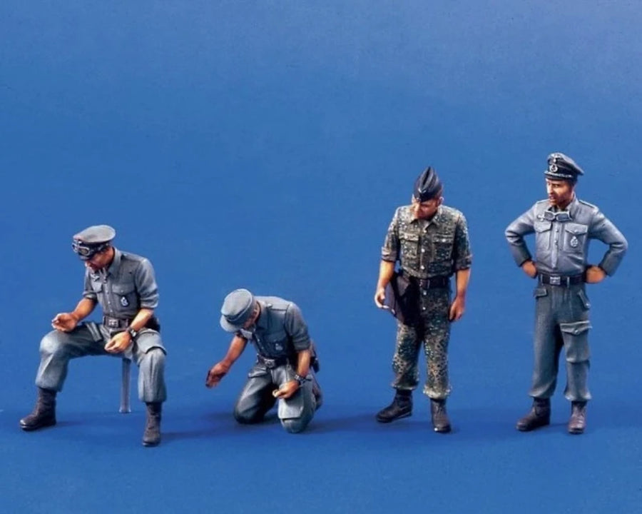 1/35 Scale Die-Cast Resin Figure Model Kit WWII German Tankers 4 Figures Unassembled and Unpainted