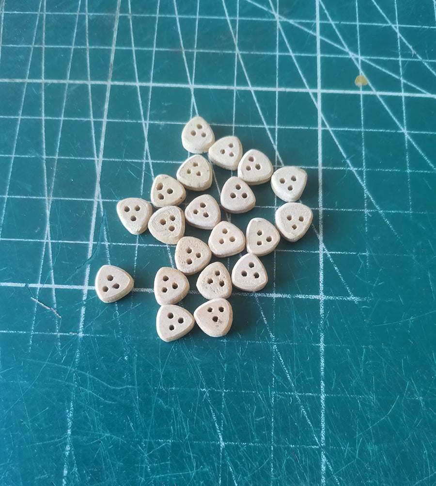 Miniature Heart-Shaped Resin Buttons 4-Hole Craft Accessories Kit - resin model view 2