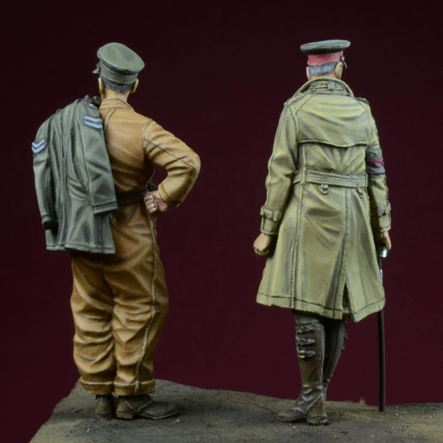 WWI British Officers with Greatcoat and Field Pack 1/35 Resin Figure Kit - resin model view 3