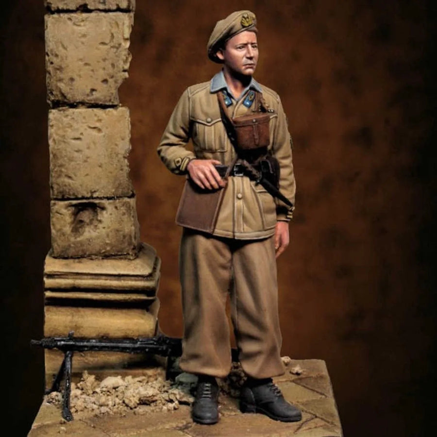 1/35 Resin Model WWII Italian Soldier Figurine White Mold Resin Soldier Model, Soldier Model, White Mold, GK Statue, Unassembled