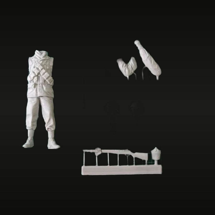 WWII US Army Soldier with M1 Garand Rifle 1/16 Resin Figure Kit - unpainted resin model kit