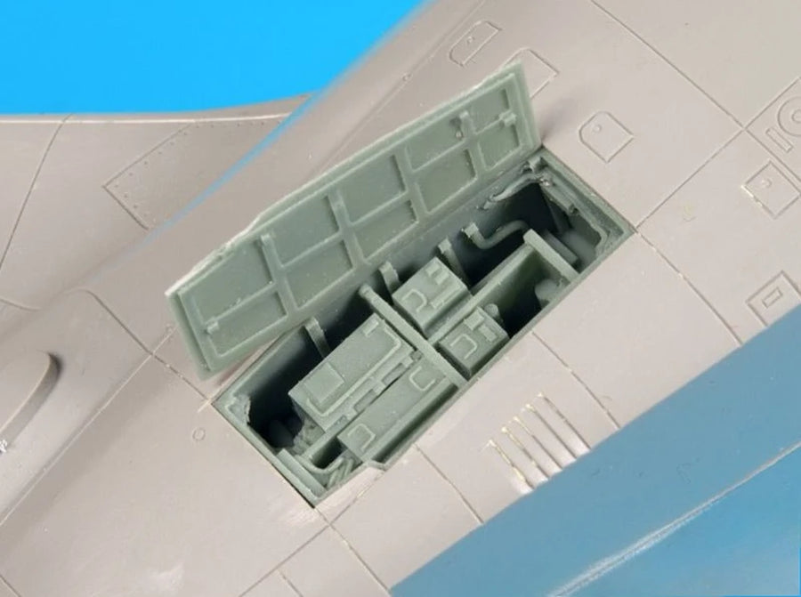 1/48 Aircraft Fuselage Section Set with Windows Resin Model Kit - resin model view 4