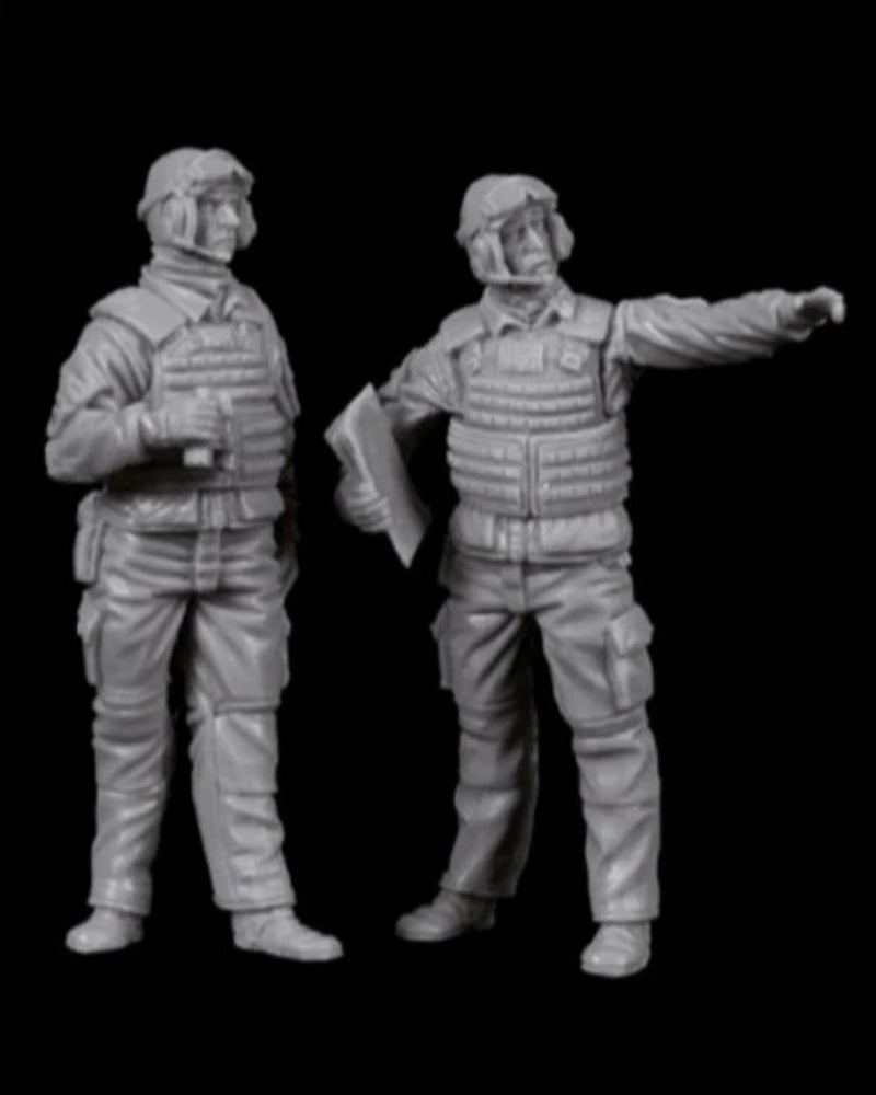 1/35 Scale Die-Cast Resin Figure Model Kit French Modern Tank Crew Set 2 Figures Unassembled and Unpainted