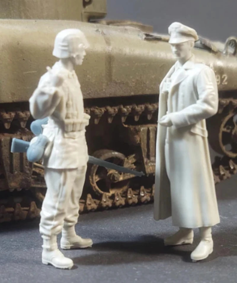 1/35 Scale Die-Cast Resin Figure Model Kit Normandy German Soldiers Set 2 Figures Unassembled and Unpainted