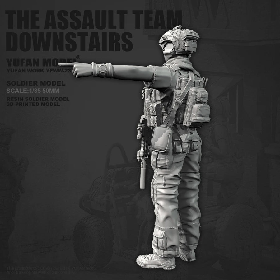 Modern US Special Forces Operator Pointing M4 1/35 Resin Figure Kit - resin model view 4
