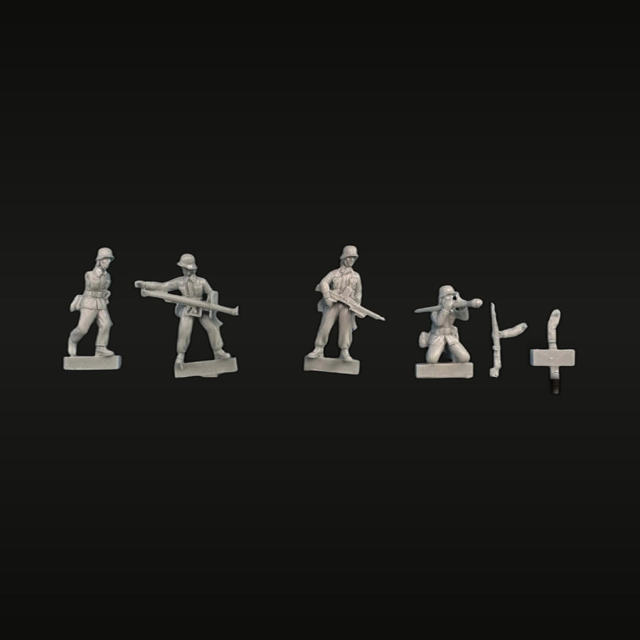 WWII German Grenadiers Squad with Panzerfaust 1/72 Resin Figure Kit - unpainted resin model kit
