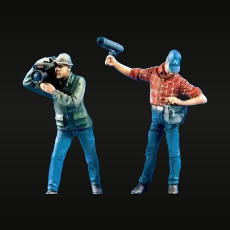 Film Crew Journalist and Photographer 1/35 Resin Figure Diorama Kit - unpainted resin model kit