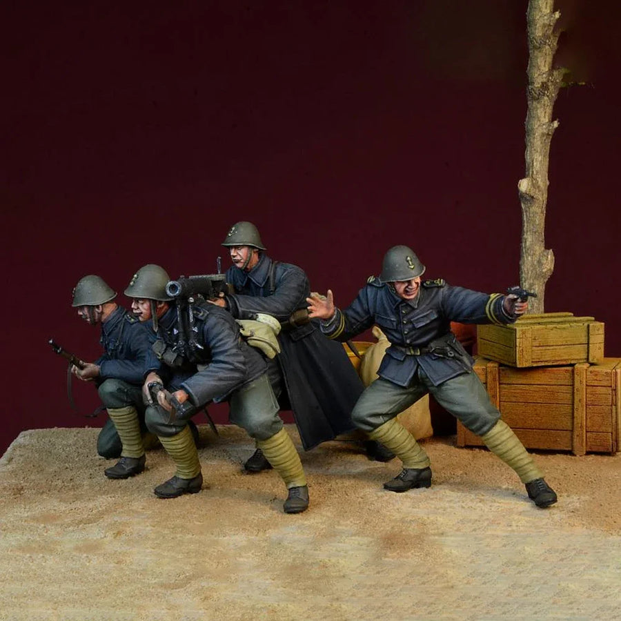 1/35 Resin Figure Unpainted Model Kit, WWII Soldiers (4 Figures), Unassembled and Unpainted GK