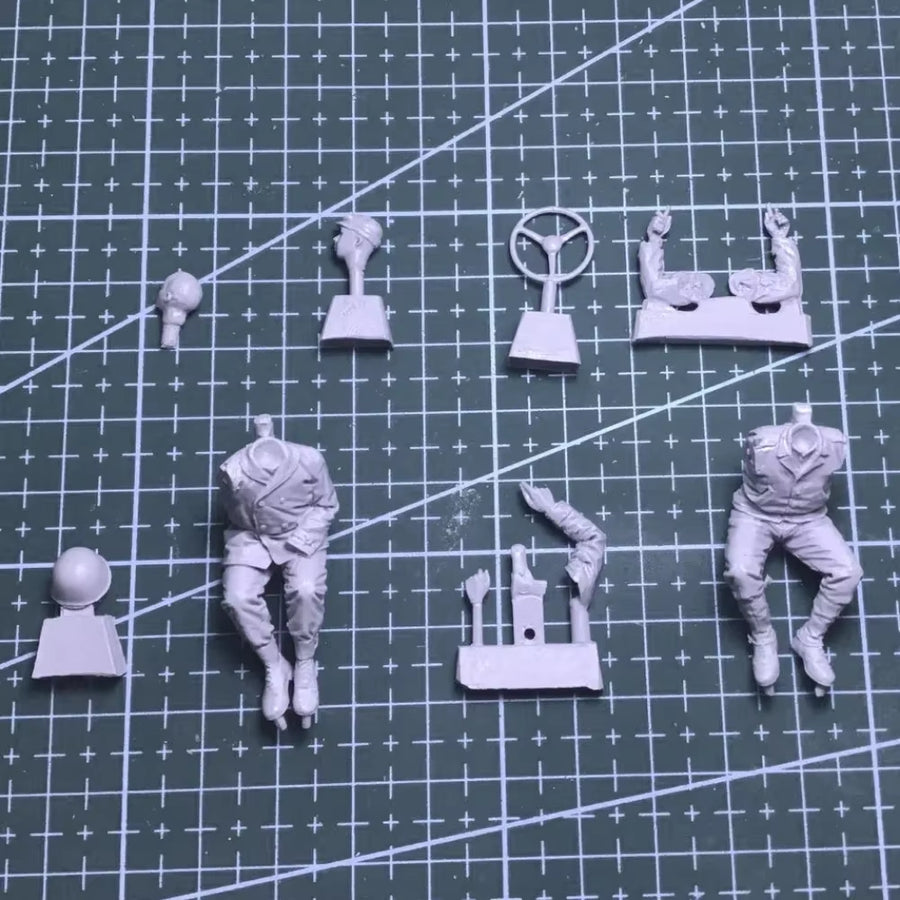 WWII US Army Soldiers Seated & Standing 1/35 Resin Figure Kit - resin model view 2