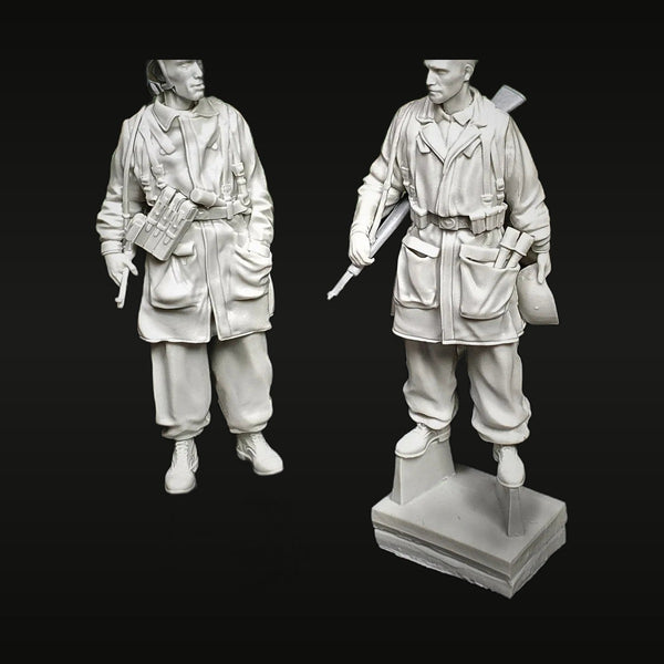 WWII US Army Infantryman with Rifle and Equipment 1/35 Resin Figure Kit (2 Figures)