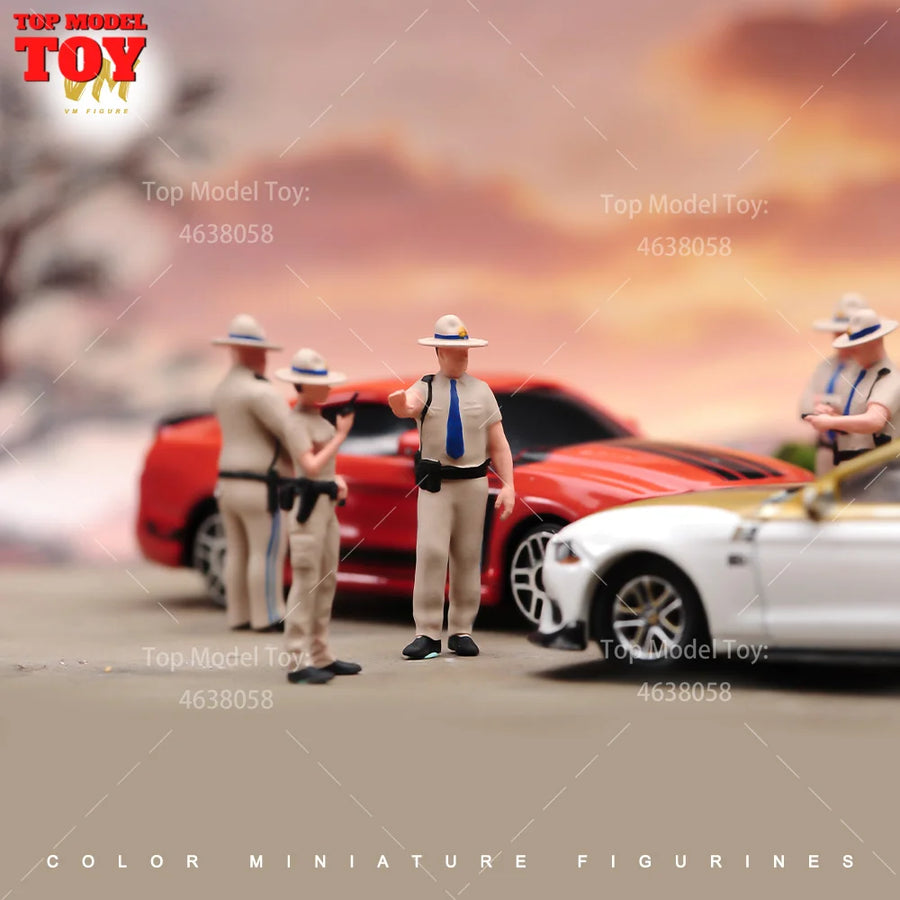 Painted Miniatures 1/64 American Road Patrolman 5-Person Group Male Scene Figure Doll Unpainted Model for Car Vehicles Decoratio