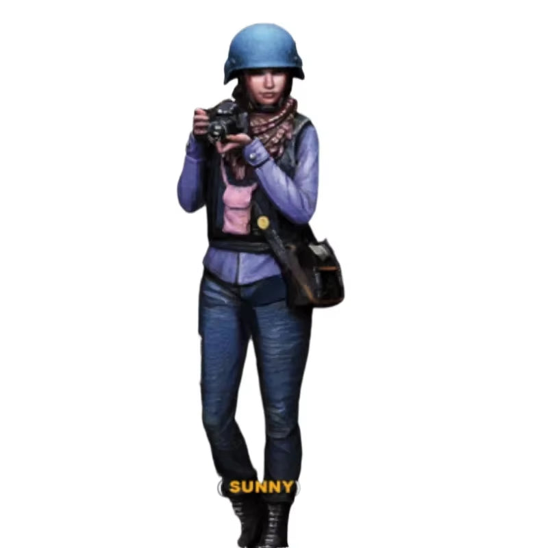 Female War Correspondent Sunny 1/35 Resin Figure Kit - resin model view 3