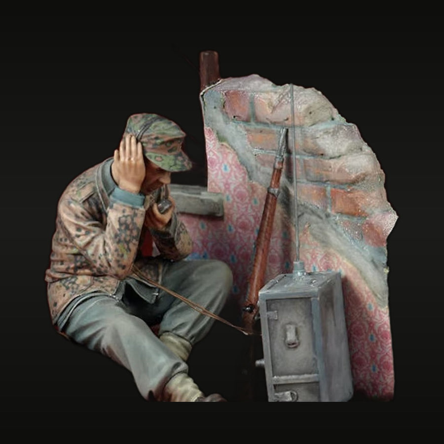 WWII German Wehrmacht Soldier K98 Rifle Trench 1/16 Resin Figure Kit - unpainted resin model kit